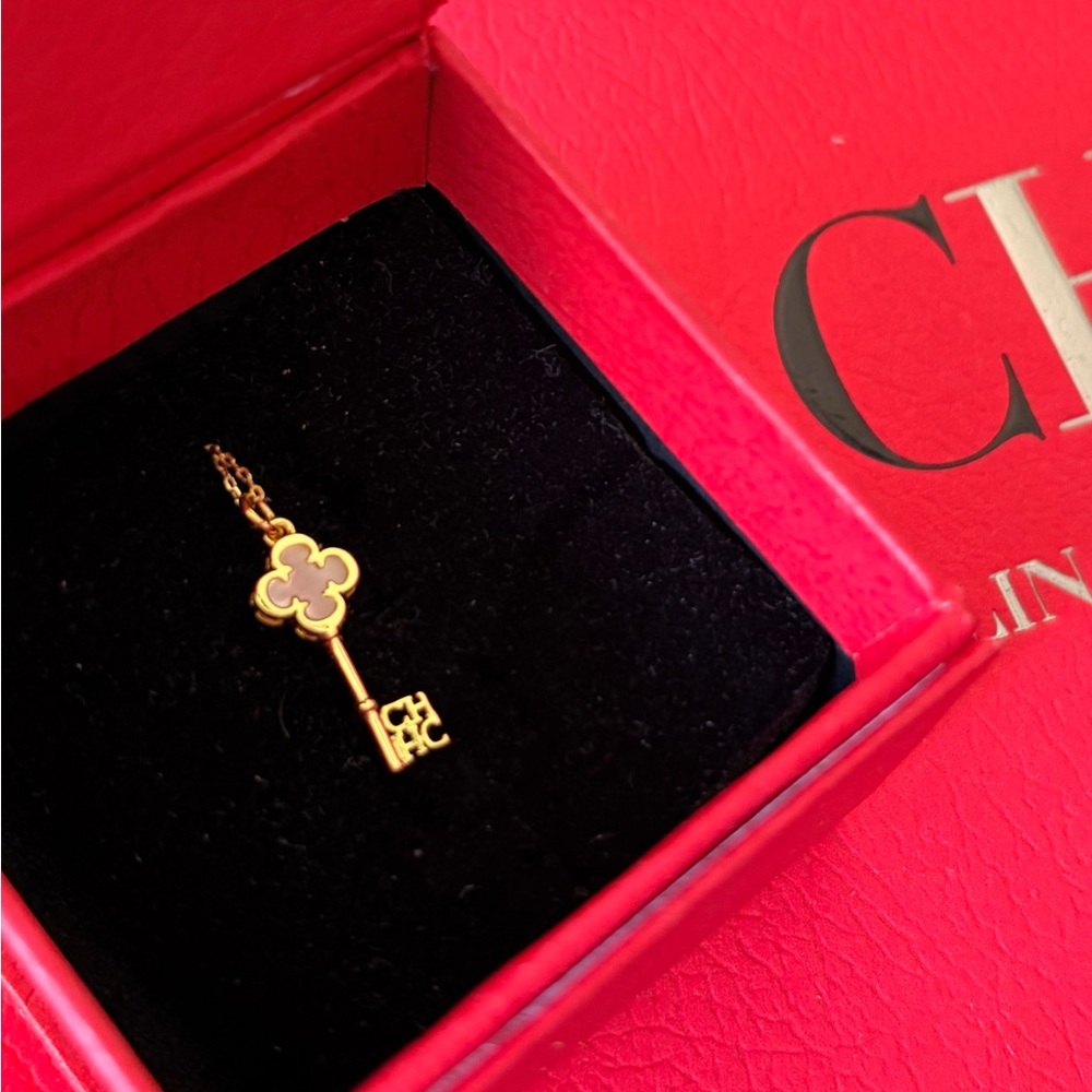 Carolina Herrera Gold Key Necklace (Excellent Cond. NWOT) - Picture 6 of 6